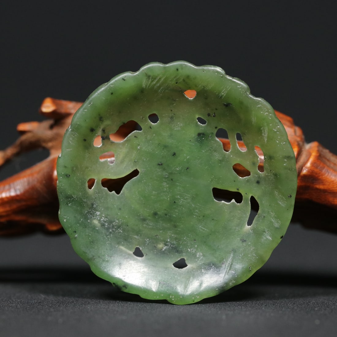 An Exquisite Jasper Figure Pattern Ornament - 2