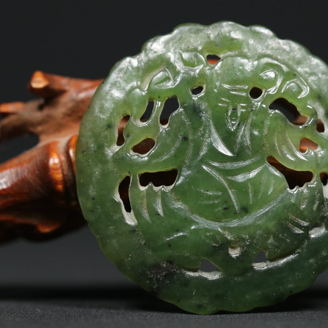 An Exquisite Jasper Figure Pattern Ornament - 5