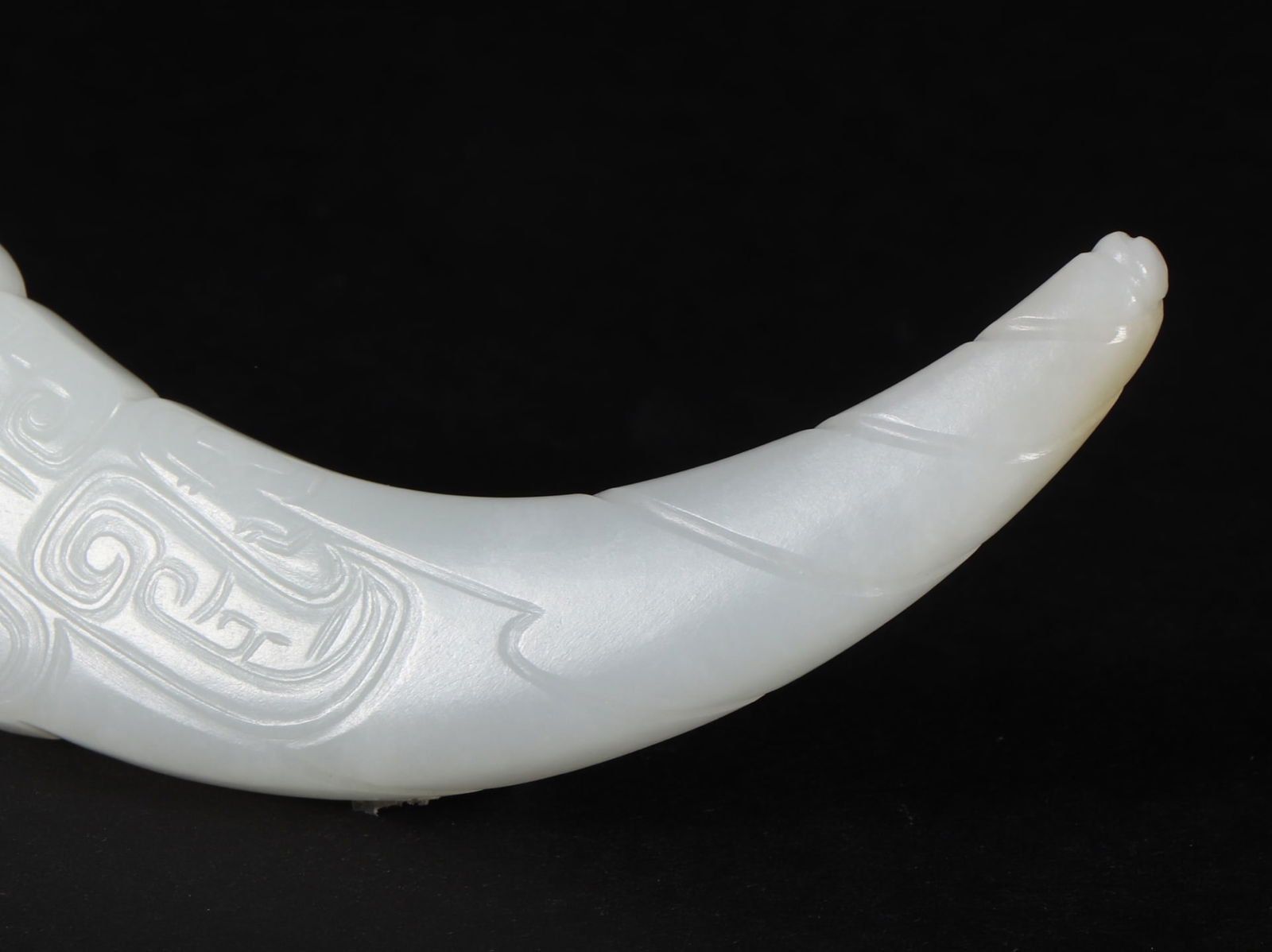 An Exquisite White Jade Ornament - 5