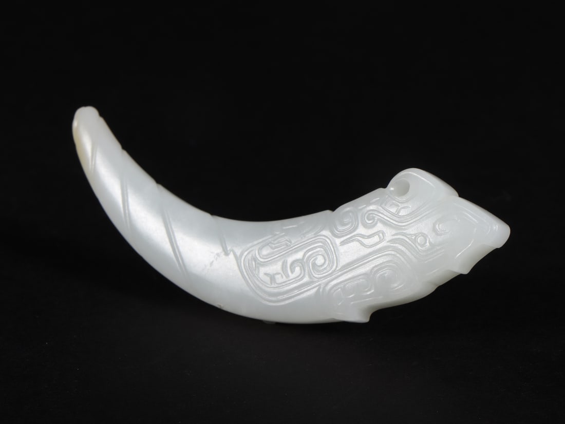 An Exquisite White Jade Ornament - 7