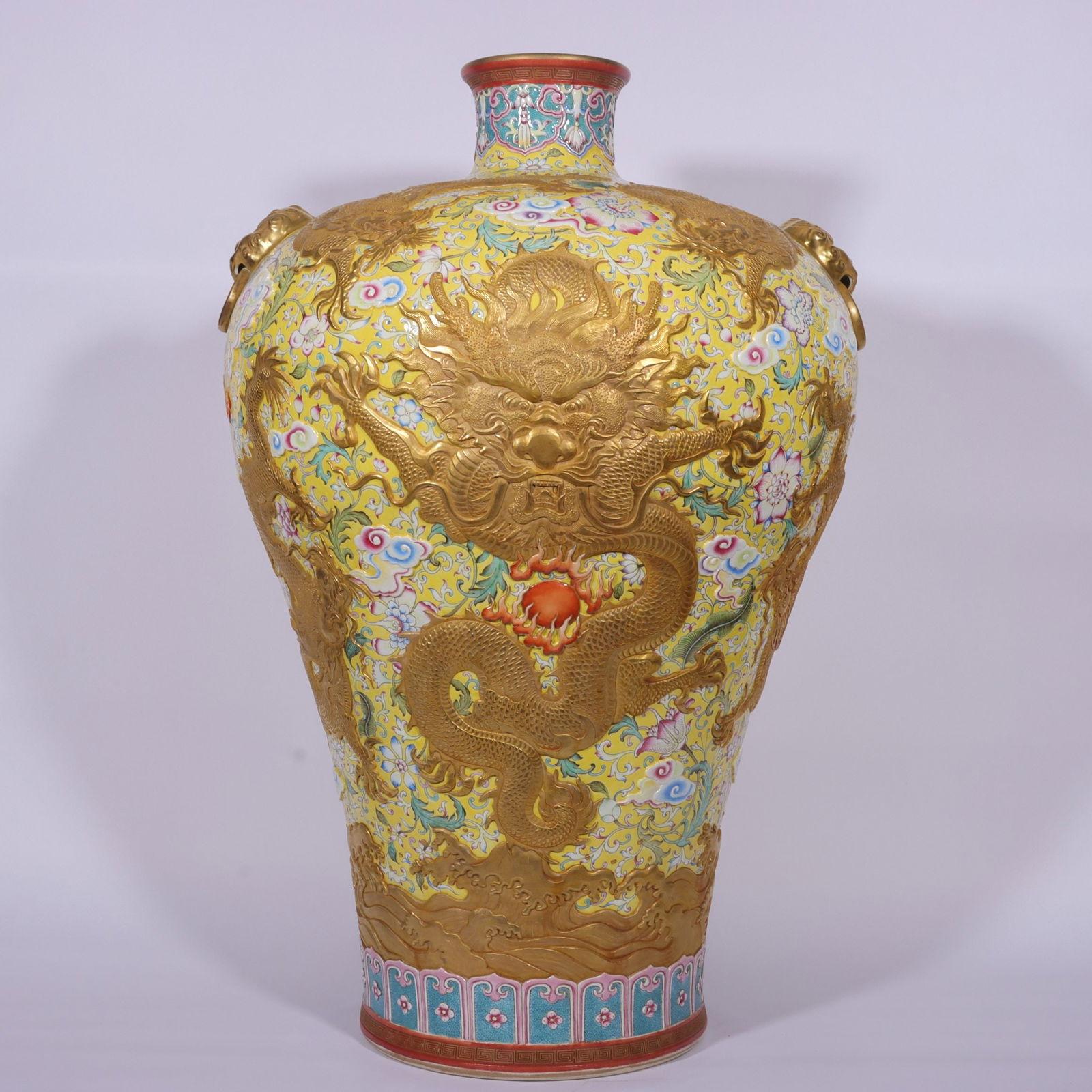 An Exquisite Famille-Rose Painted Gold Lotus Pattern Dragon Pattern Double-Ears Vase: An Exquisite Famille-Rose Painted Gold Lotus Pattern Dragon Pattern Double-Ears Vase Qing Dynasty, China Qianlong Six-character Mark Size:75cmx50cm (The Dimensions Of All Batches Are Manually