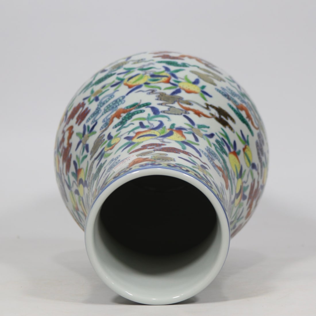 An Exquisite Doucai Bats and Peach Pattern Auspicious Cloud Pattern Vase - 8