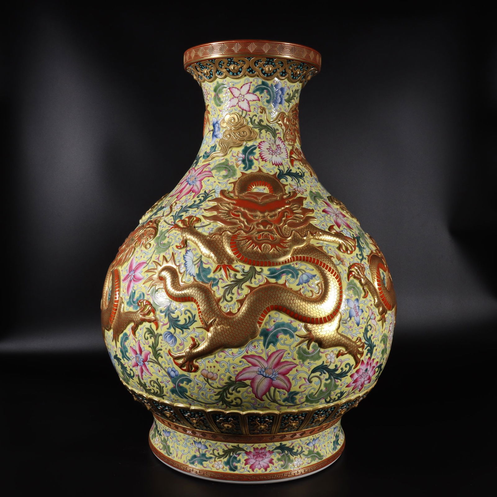 An Exquisite Famille-Rose Painted Gold Dragon Pattern Lotus Pattern Vase (1 of 9)