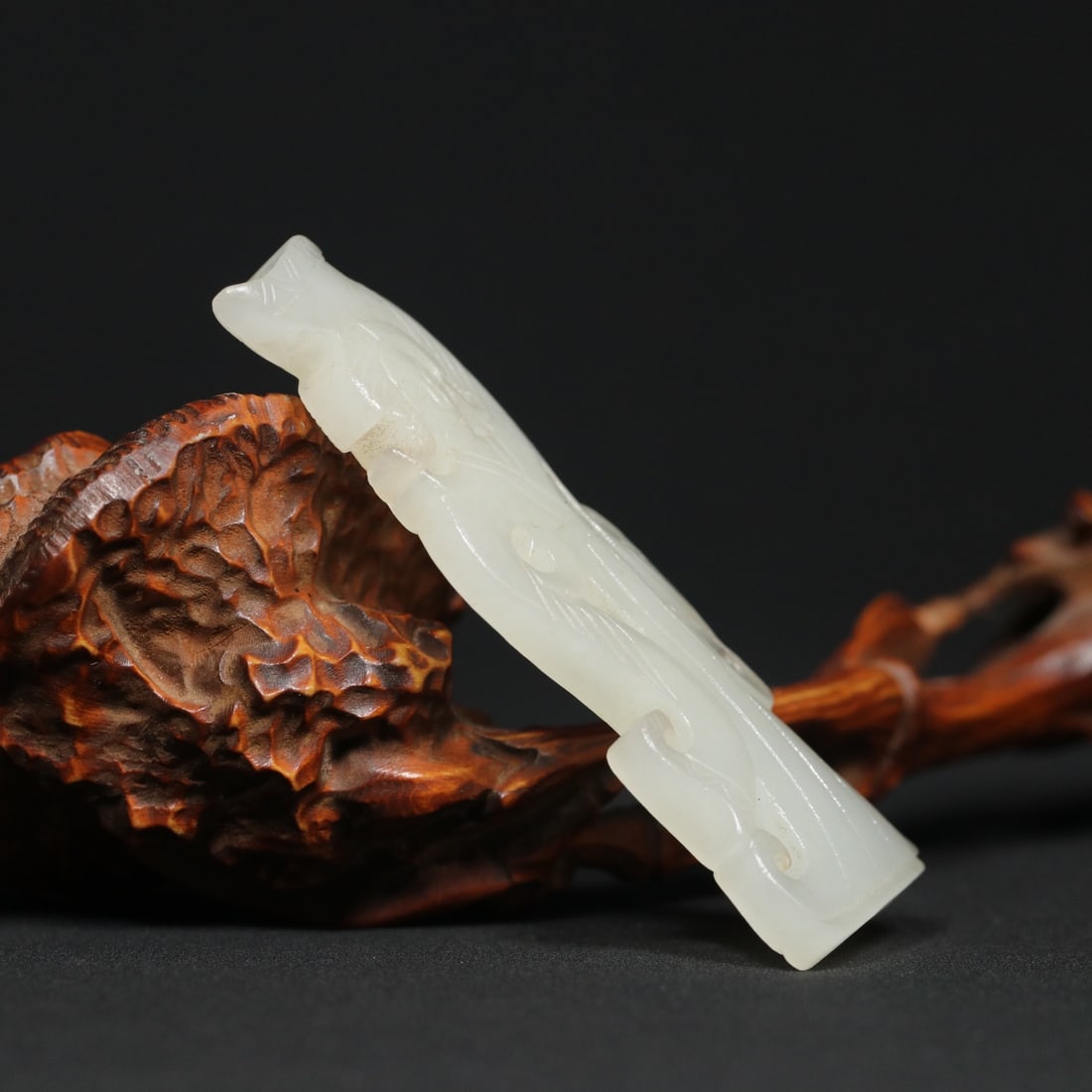 An Exquisite White Jade Figure Pendant - 3