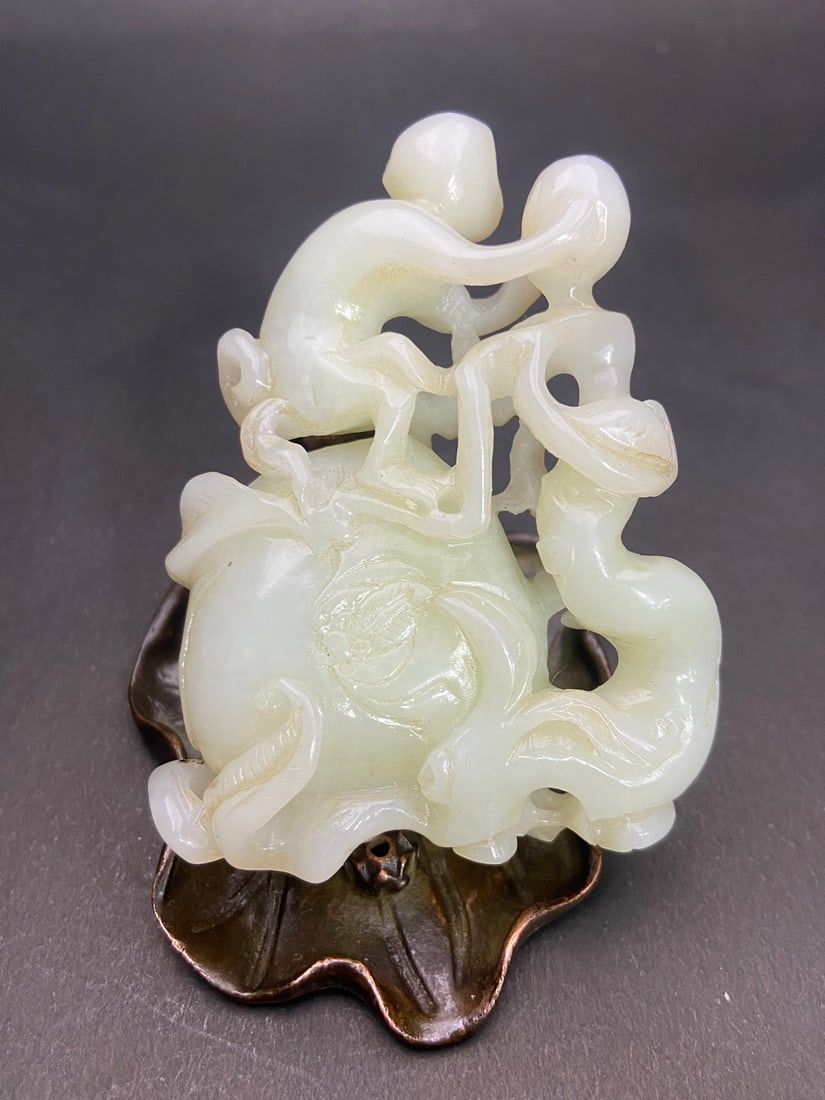 An Exquisite White Jade Bats and Peach Pattern Monkey Pattern Hand Piece - 4