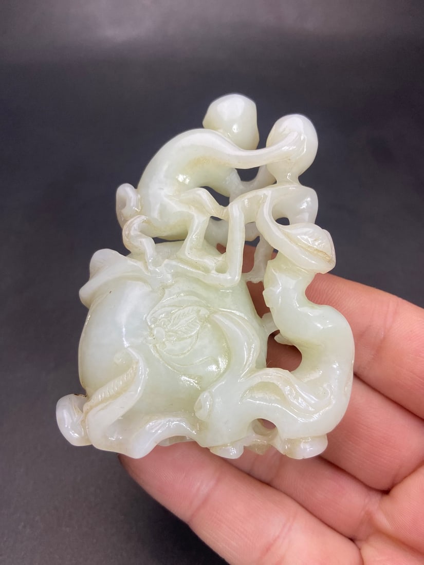 An Exquisite White Jade Bats and Peach Pattern Monkey Pattern Hand Piece - 9