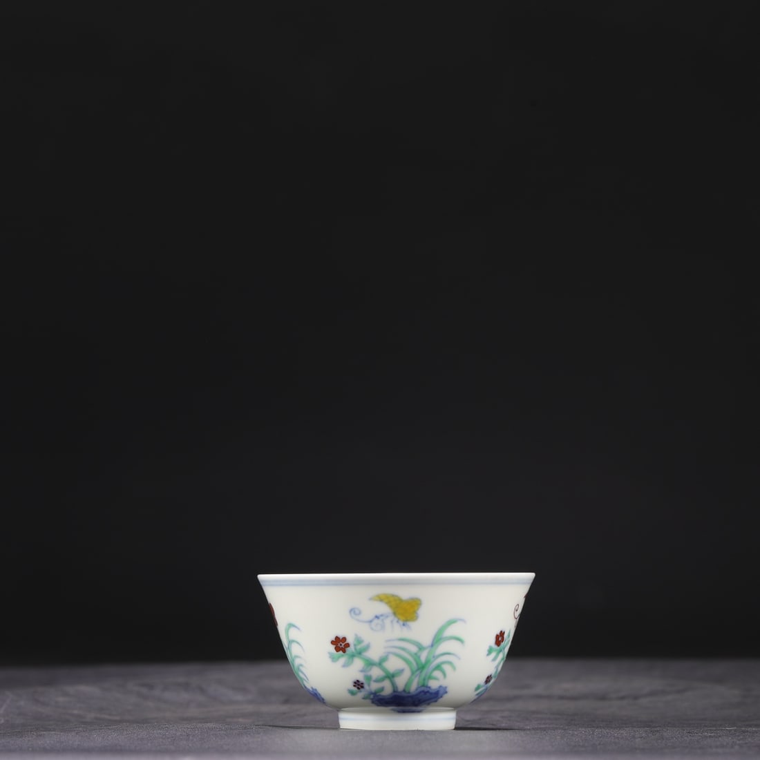 An Exquisite Doucai Flower and Butterfly Pattern Cup - 5