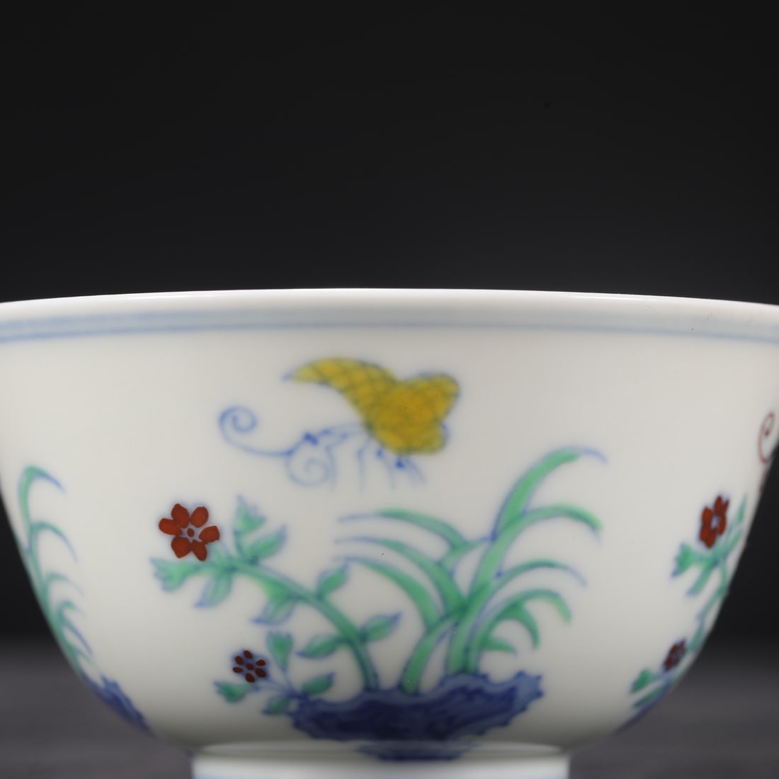 An Exquisite Doucai Flower and Butterfly Pattern Cup - 6