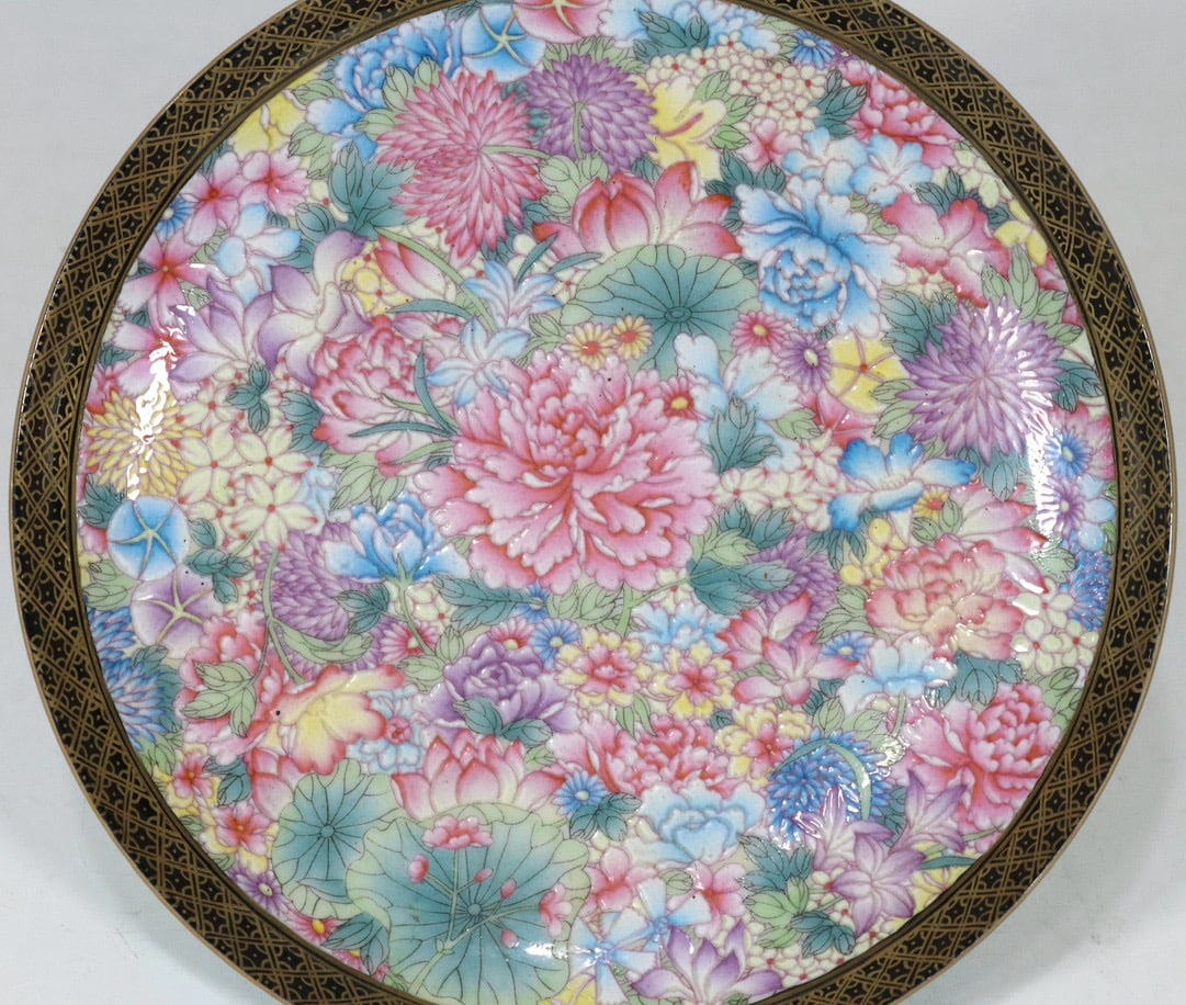 An Exquisite Famille-Rose Flower Pattern Plate - 2