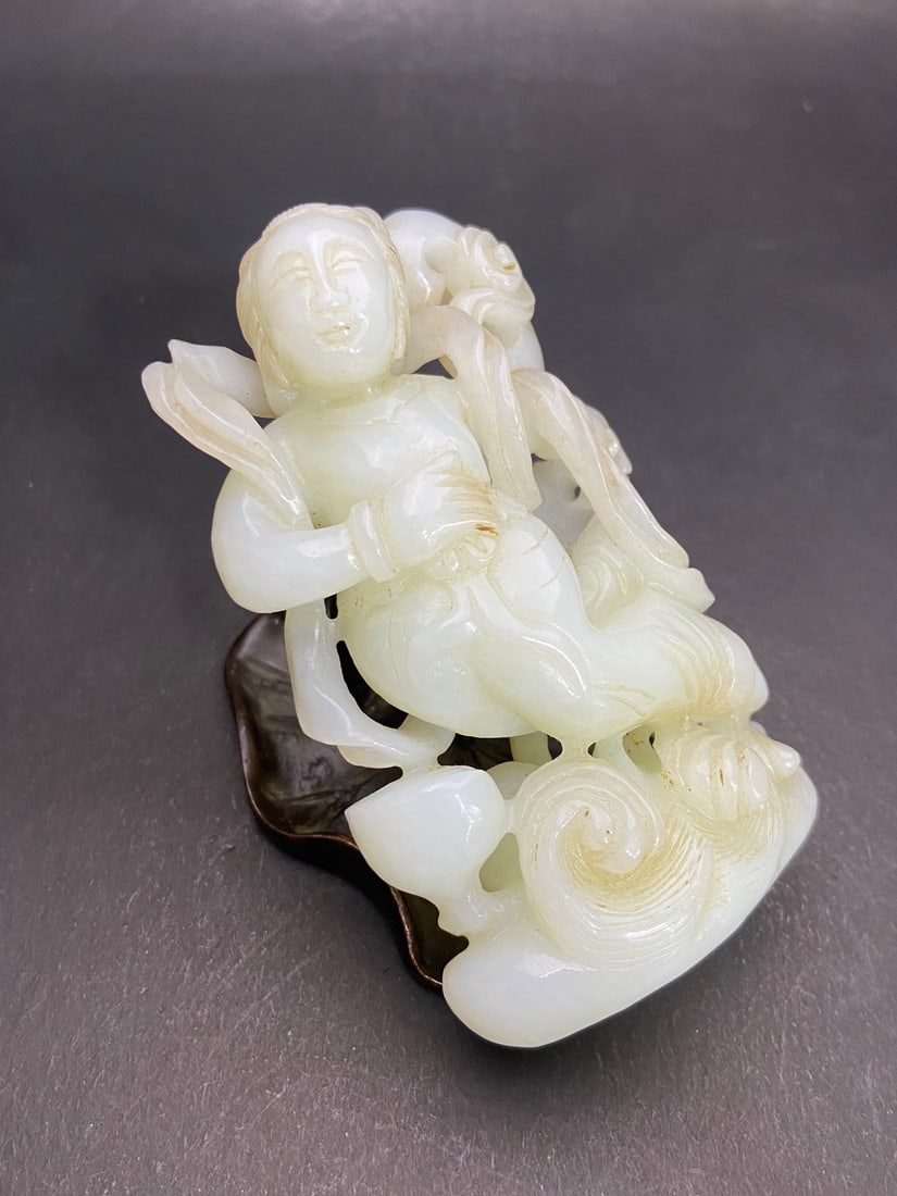 An Exquisite White Jade Figure Ornament - 2