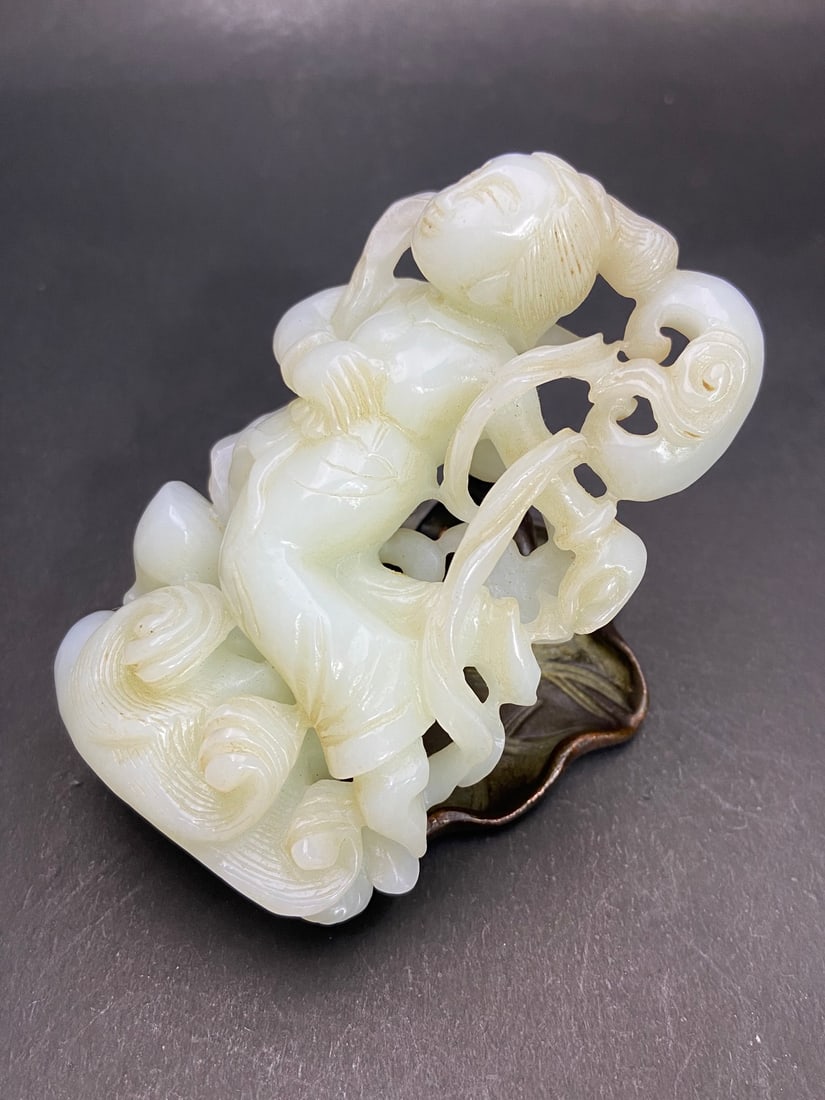 An Exquisite White Jade Figure Ornament - 3
