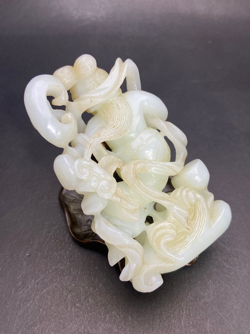 An Exquisite White Jade Figure Ornament - 5