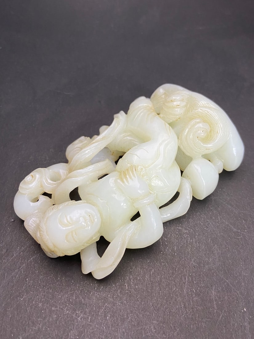 An Exquisite White Jade Figure Ornament - 7