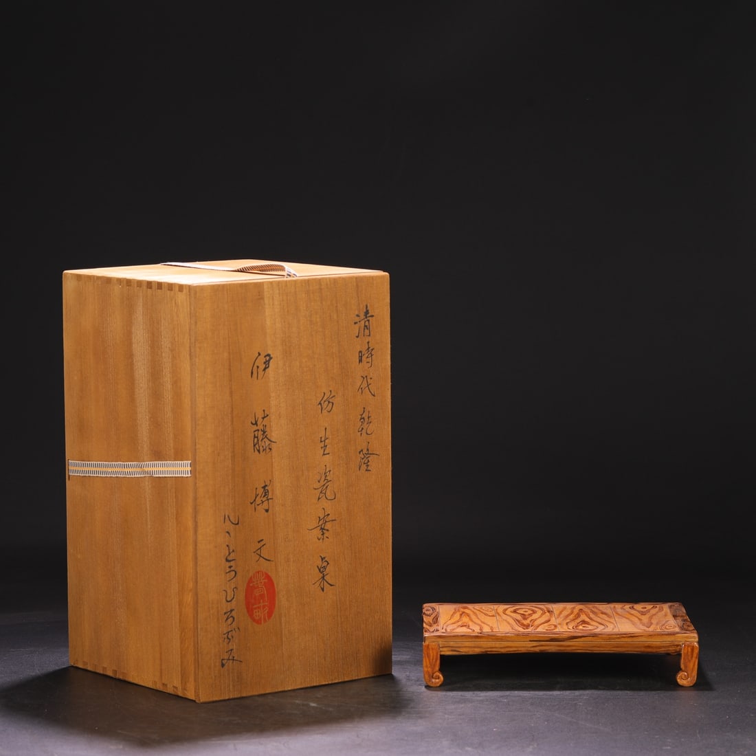 An Exquisite Biomimetic porcelain Ornament: An Exquisite Biomimetic porcelain Ornament Qing Dynasty, China Qianlong Six-character Mark Size:4cmx25cmx17cm (The Dimensions Of All Batches Are Manually Measured.If You Need More Detailed