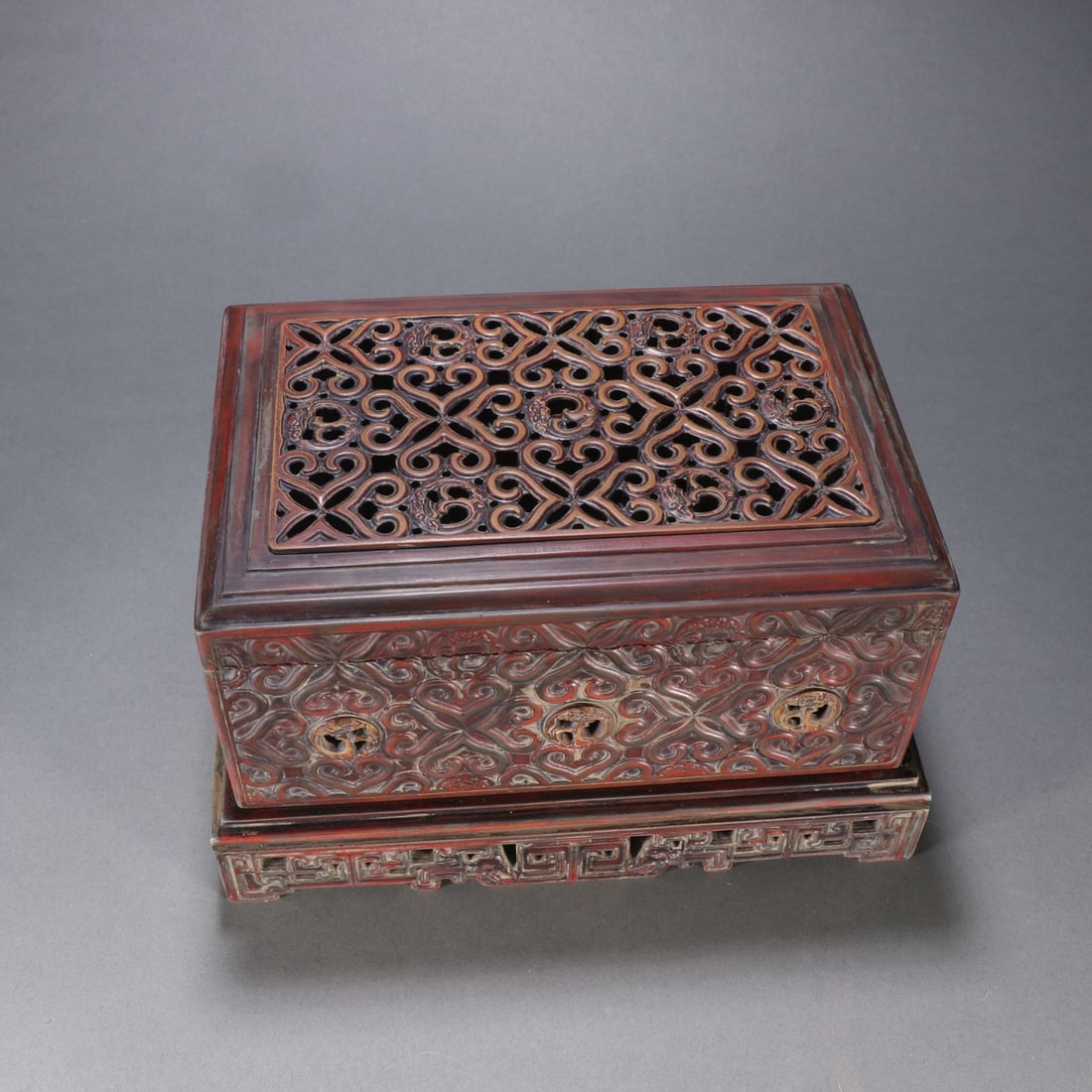 An Exquisite with poem Inkstone: An Exquisite with poem Inkstone Qing Dynasty, China Size:13.4cmx22.5cm Weight:7.2kg (The Dimensions Of All Batches Are Manually Measured.If You Need More Detailed Information, Please Contact Our