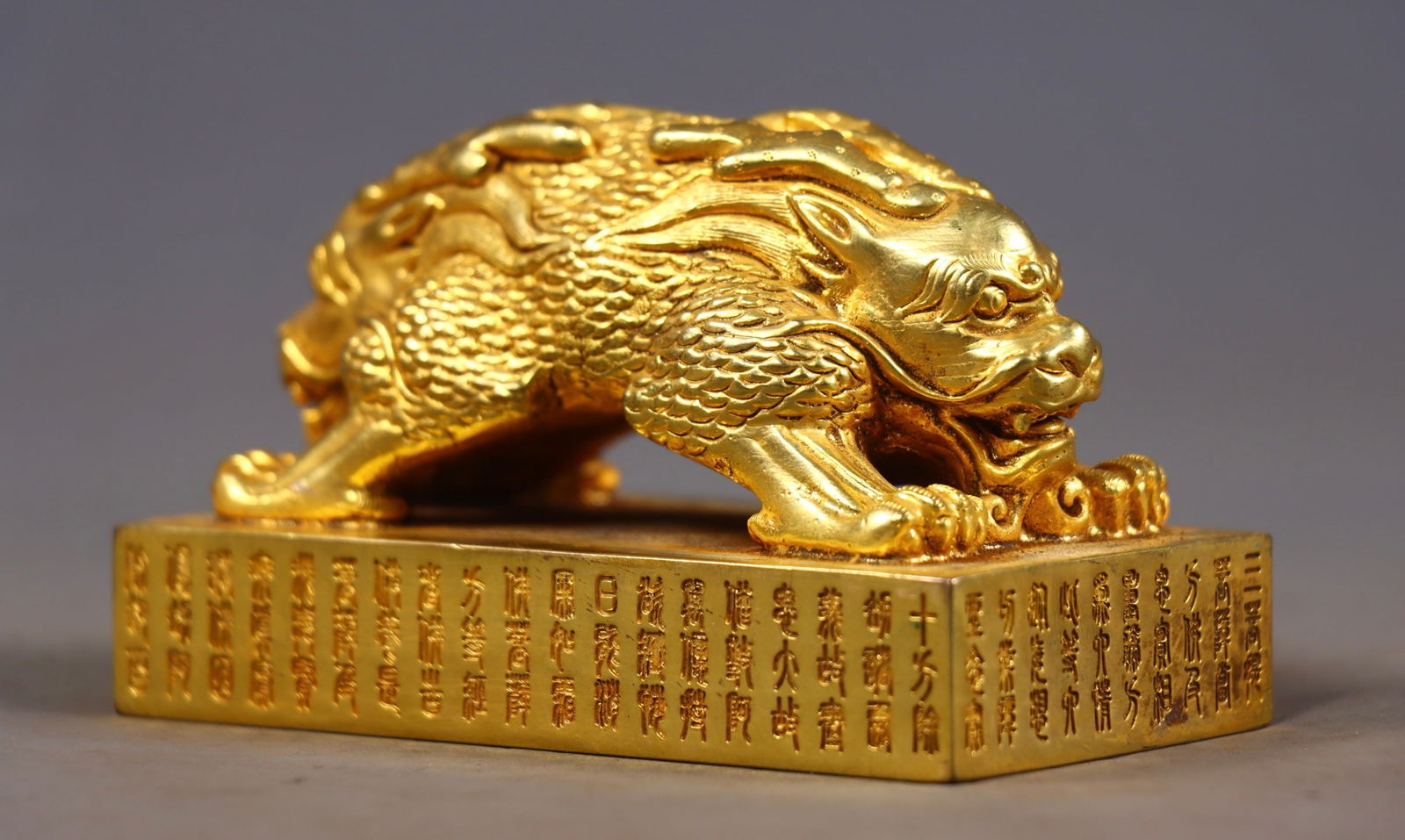 An Exquisite Gilt Bronze Auspicious Beast Seal - 2
