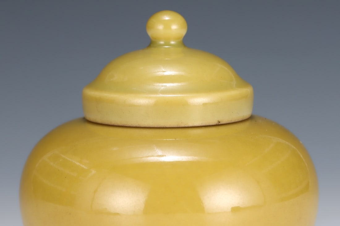 An Exquisite Yellow Glazed Jar - 4