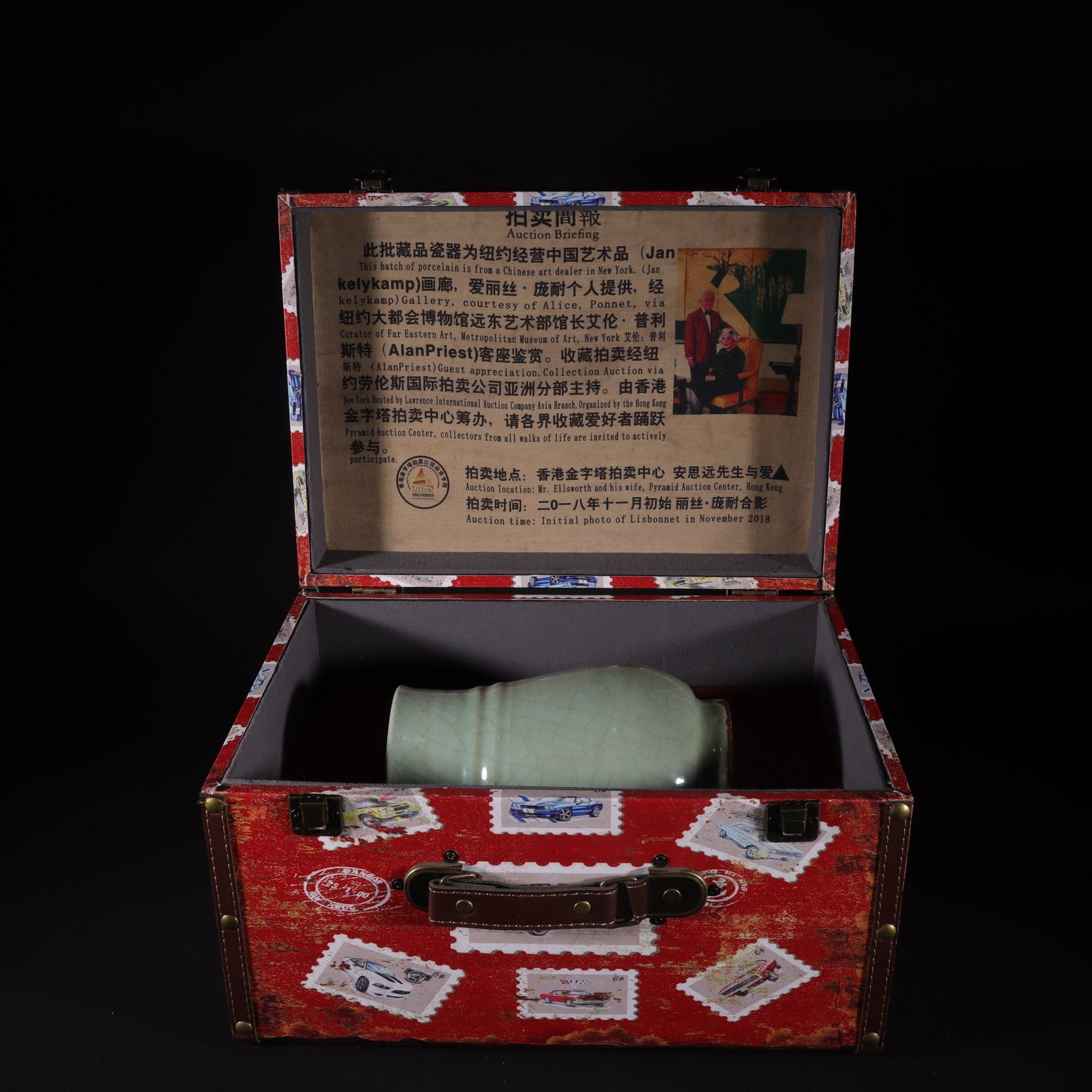 An Exquisite Guan yao Celadon Glazed Double-Ears Vase: An Exquisite Guan yao Celadon Glazed Double-Ears Vase Song Dynasty, China Size:19.6cmx14.5cm (The Dimensions Of All Batches Are Manually Measured.If You Need More Detailed Information, Please