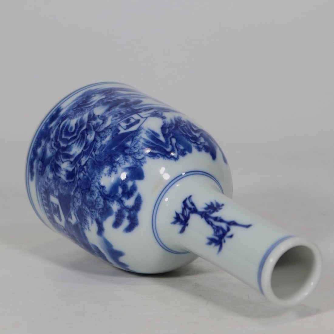 An Exquisite Blue and White Landscape Pattern Vase - 7