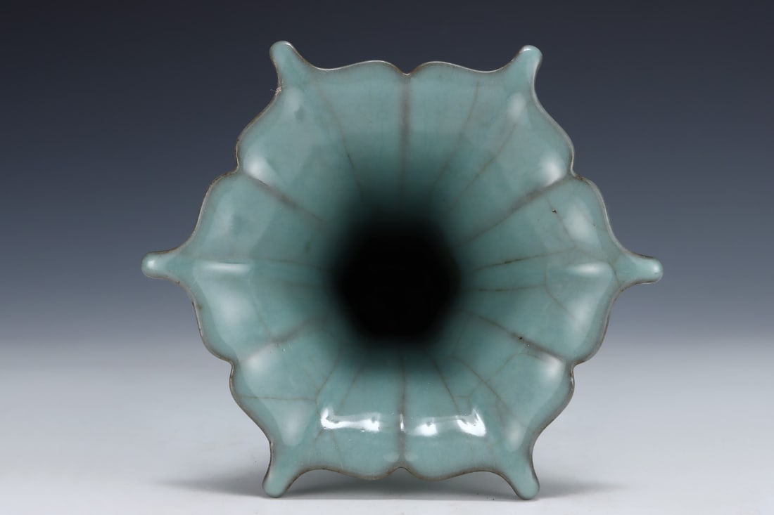 An Exquisite Guan yao Vase - 7