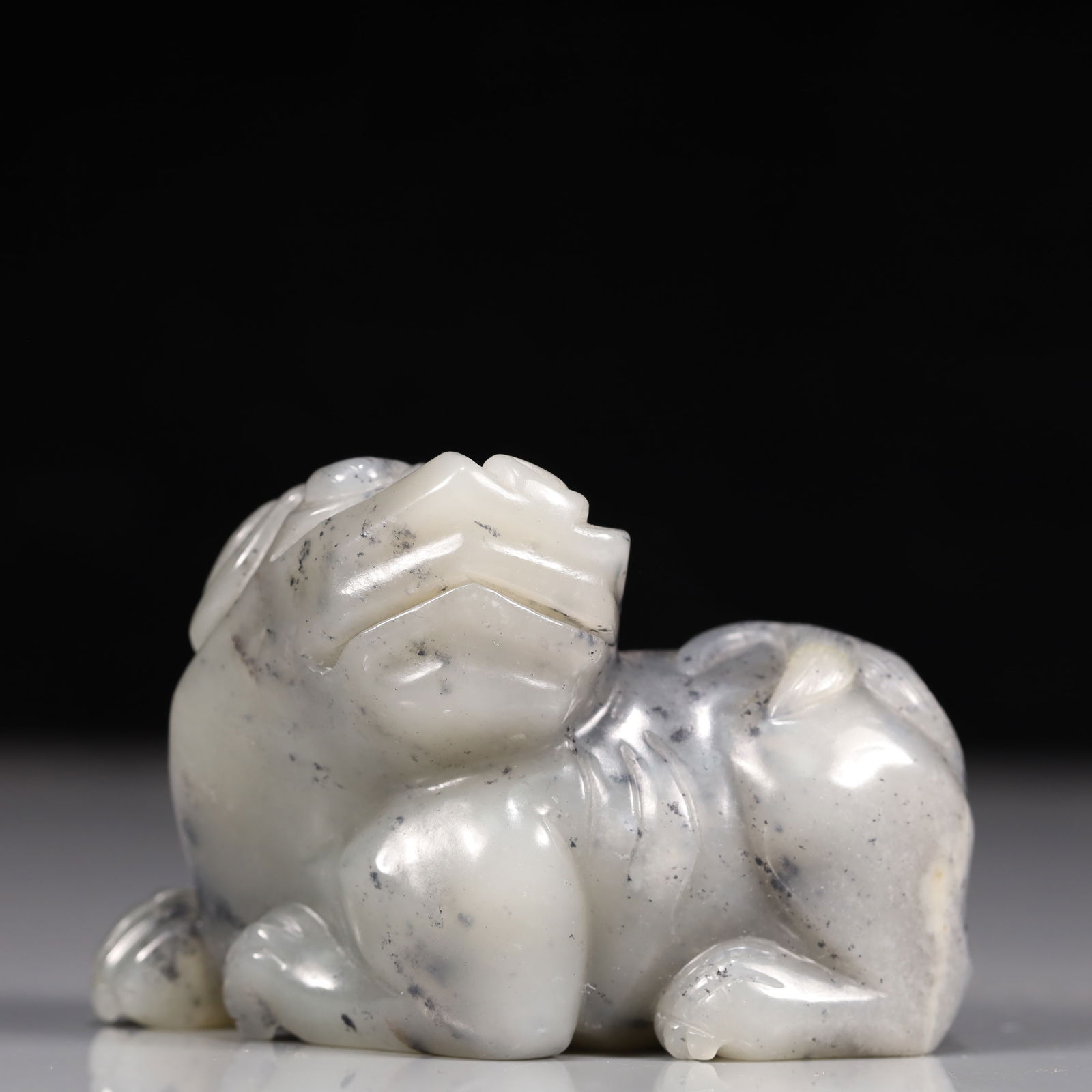 A Exquisite White Jade Lion Ornament (1 of 7)