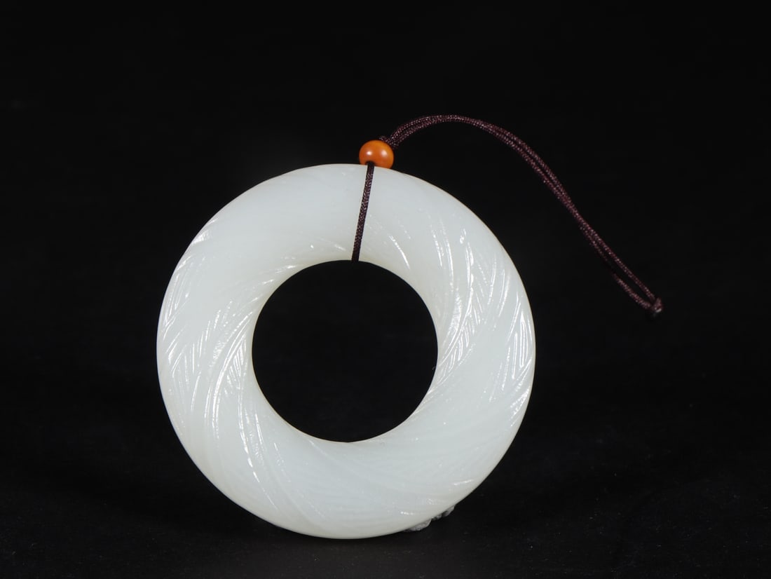 An Exquisite White Jade Pendant: An Exquisite White Jade Pendant Qing Dynasty, China Size:5.2cmx0.7cm Weight:26g (The Dimensions Of All Batches Are Manually Measured.If You Need More Detailed Information, Please Contact Our Customer
