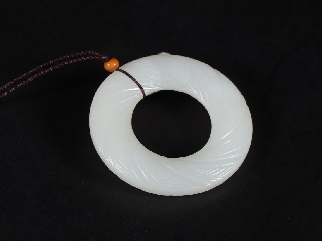 An Exquisite White Jade Pendant - 8