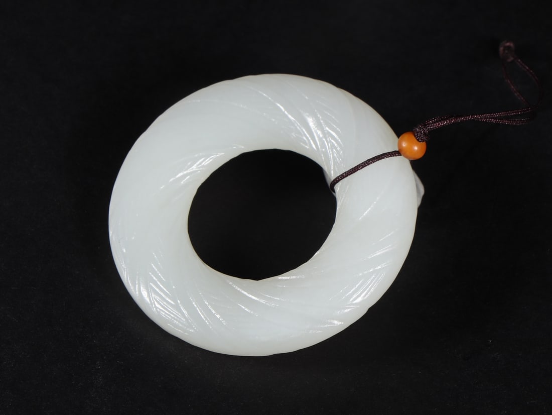 An Exquisite White Jade Pendant - 9