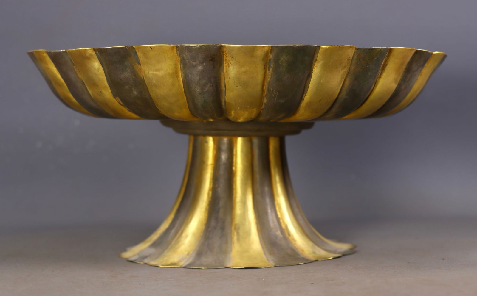 An Exquisite Gilt Bronze Phoenix Pattern Plate - 2