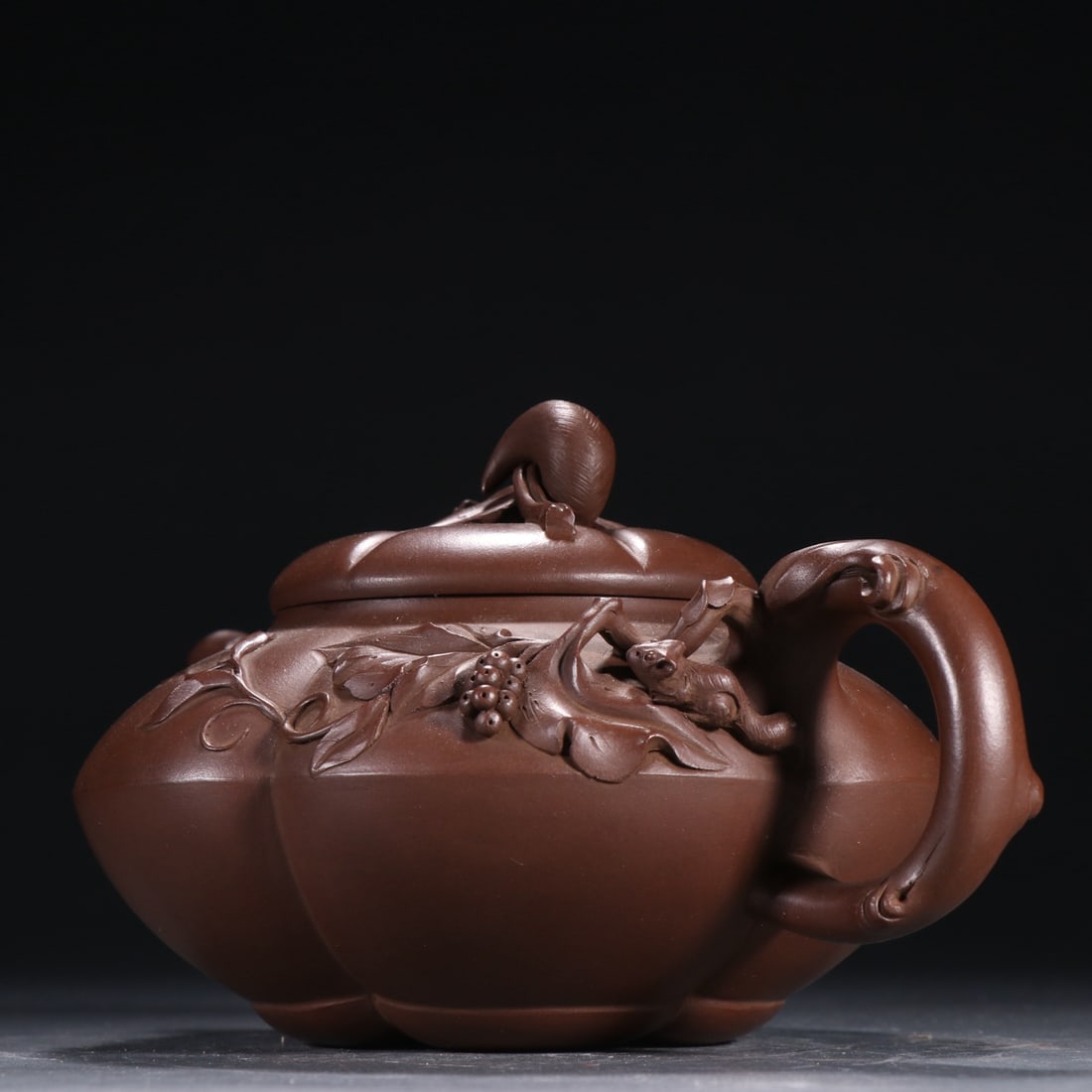 An Exquisite Purple Sands Grapes Pattern Teapot - 2
