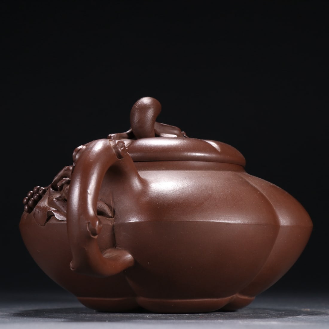 An Exquisite Purple Sands Grapes Pattern Teapot - 3