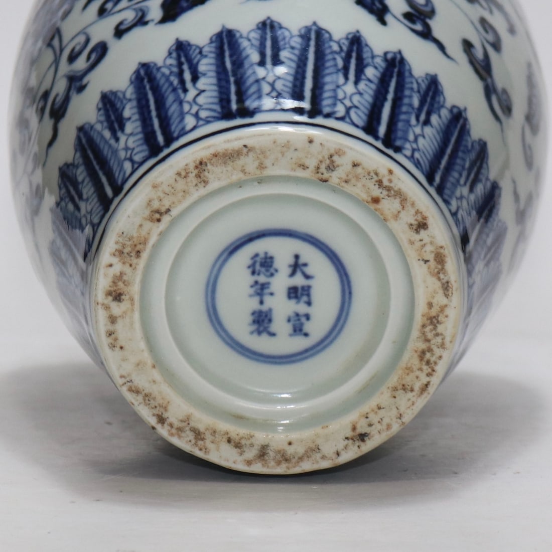 An Exquisite Blue and White Lotus Pattern Vase - 8