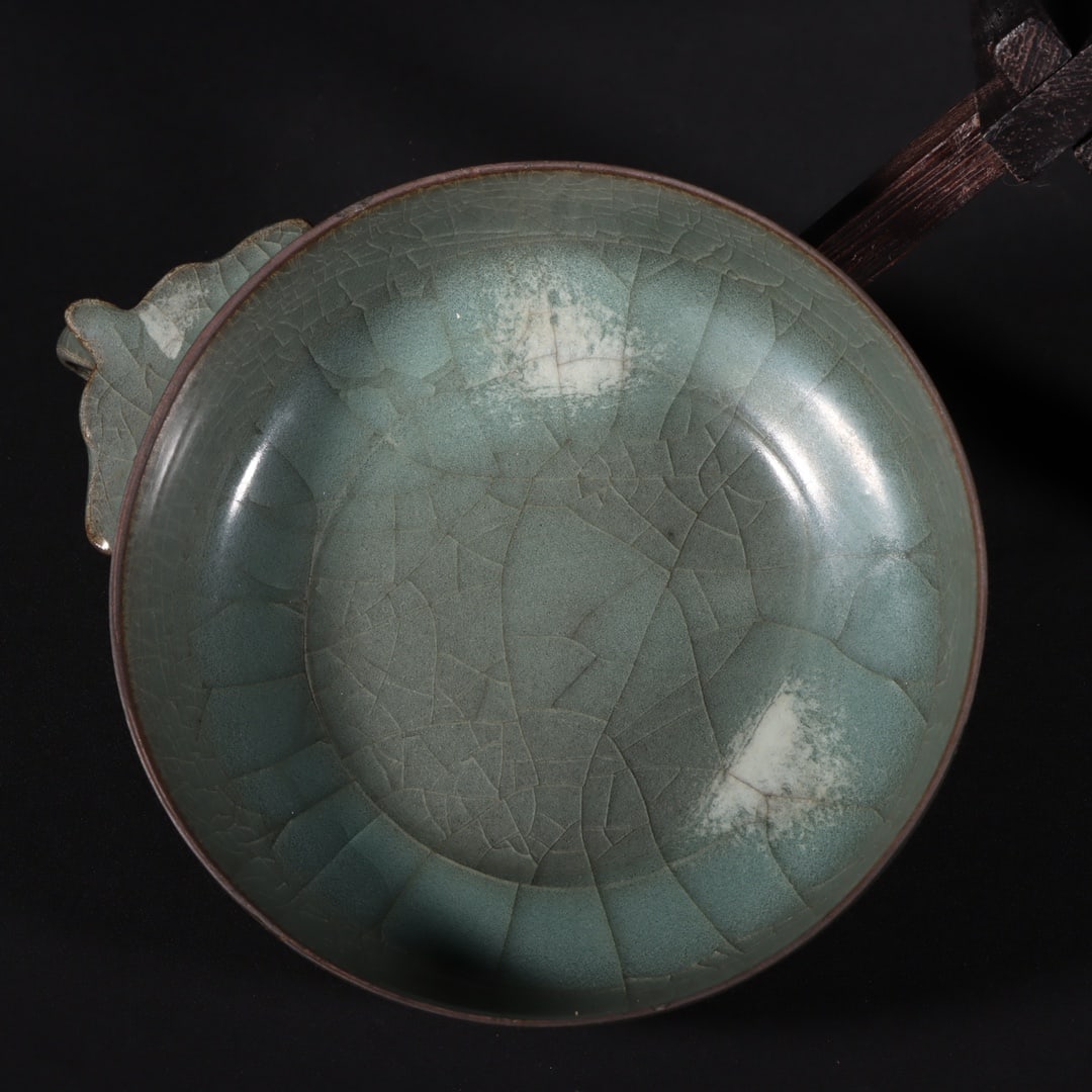 An Exquisite Guan yao Cup - 7