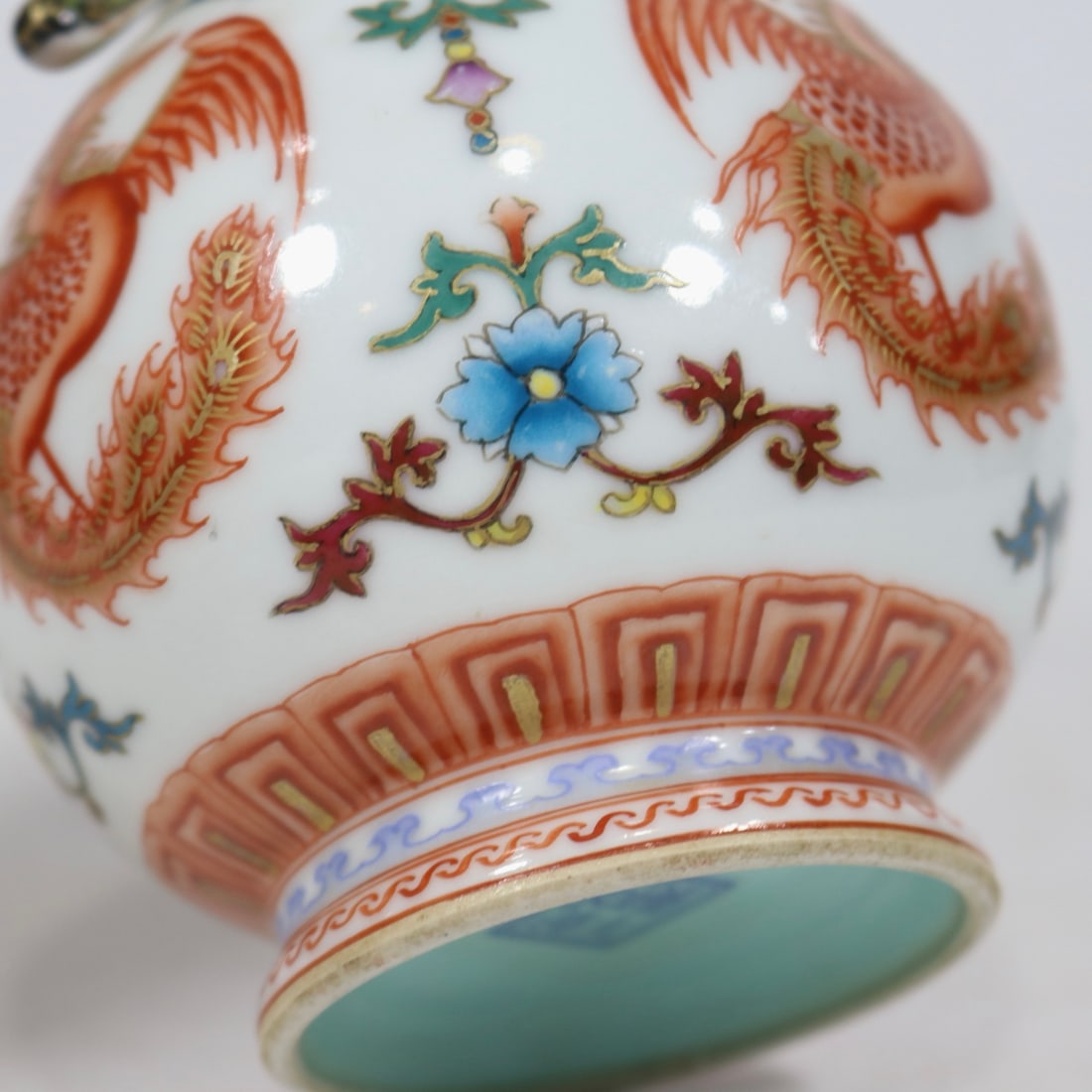 An Exquisite Iron-Red Phoenix Pattern Bats and Peach Pattern Double-Ears Vase - 8