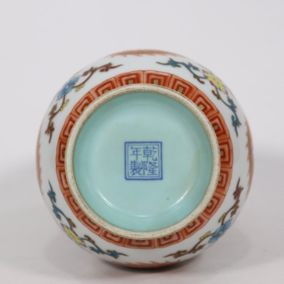 An Exquisite Iron-Red Phoenix Pattern Bats and Peach Pattern Double-Ears Vase - 9