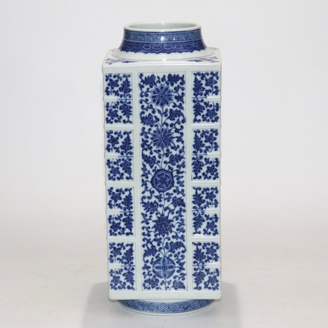 An Exquisite Blue and White Lotus Pattern Vase - 2