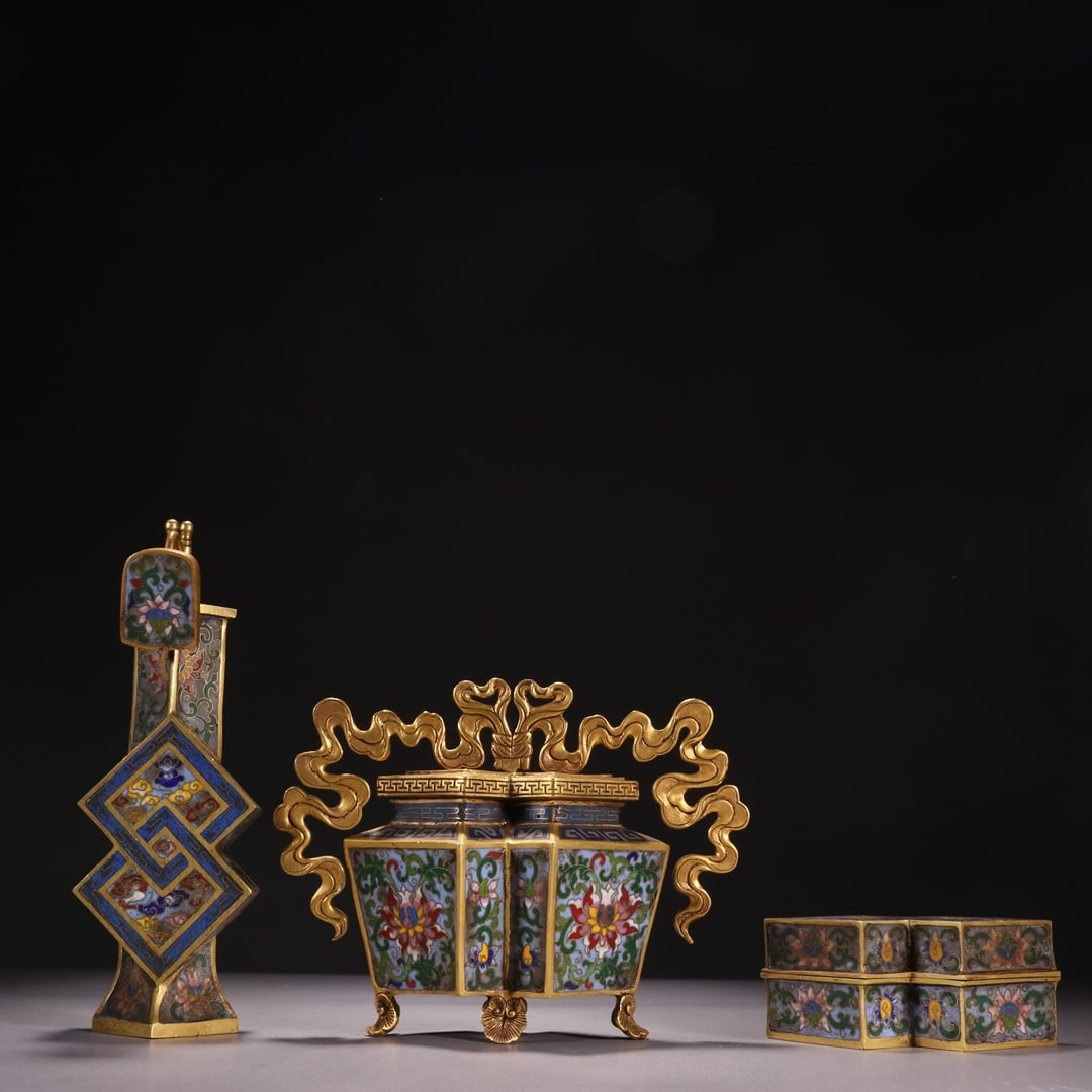 A Set of Fine Cloisonne Lotus Pattern Censer Lotus Pattern Vase Lotus Pattern Box: A Set of Fine Cloisonne Lotus Pattern Censer Lotus Pattern Vase Lotus Pattern Box Qing Dynasty, China Qianlong Four-character Mark Size:13.4cmx18.3cm Weight:1013.9g Size:19cmx6.8cm Weight:870.2g