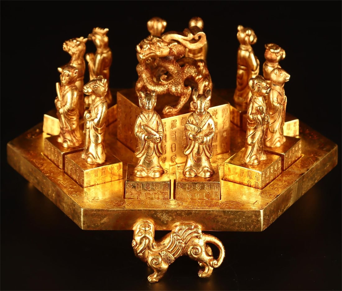 A fine copper gilt zodiac combination seal: Exquisite copper gilt zodiac combination seal Size:H:13cm W:23cm (The Dimensions Of All Batches Are Manually Measured.If You Need More Detailed Information, Please Contact Our Customer Service Before