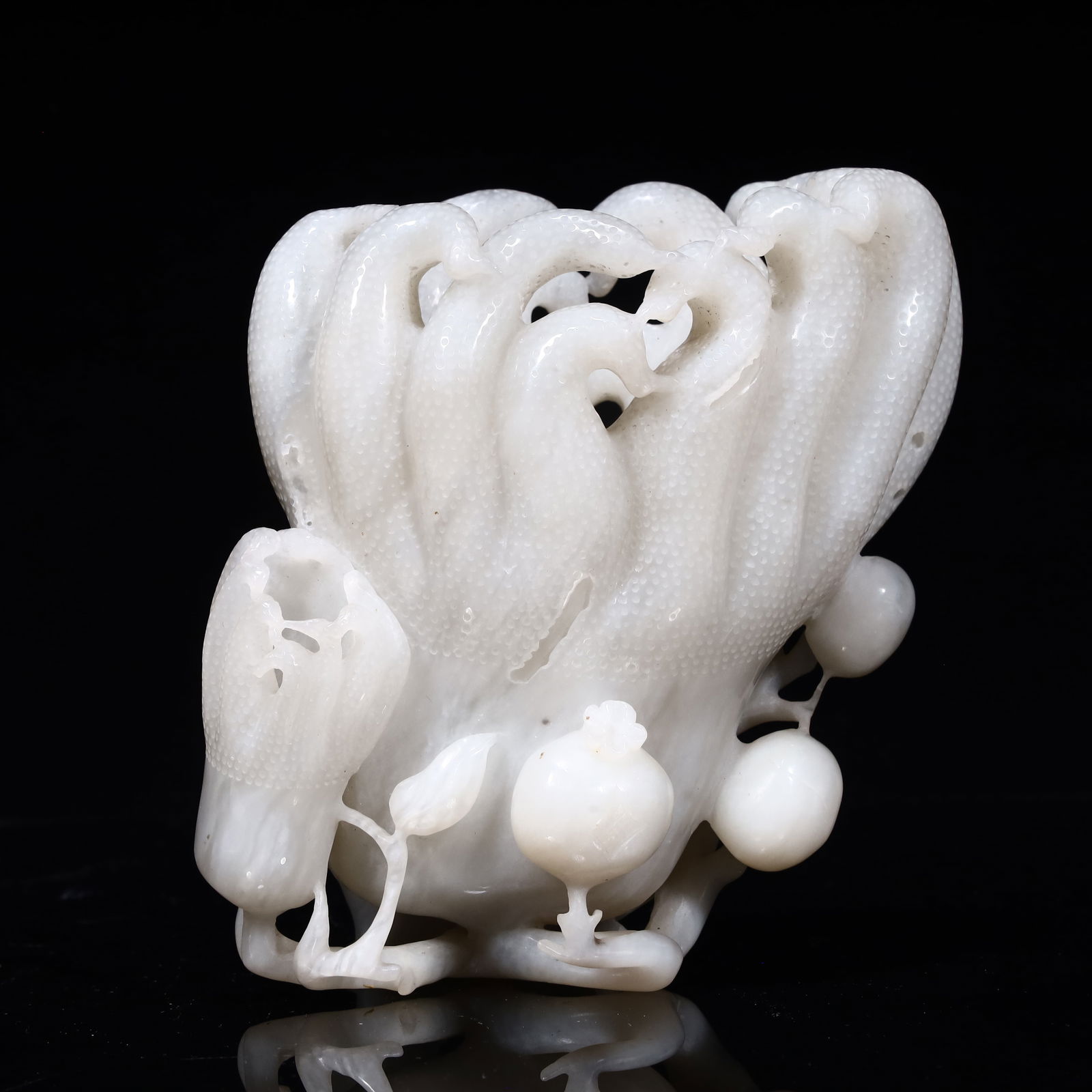 A beautiful Hetian jade Buddha hand flower arrangement: Exquisite Hetian jade Buddha's hand flower arrangement SIZE: L::12cm W::5cm H::14cm W::1.01kg (The Dimensions Of All Batches Are Manually Measured.If You Need More Detailed Information, Please Contact