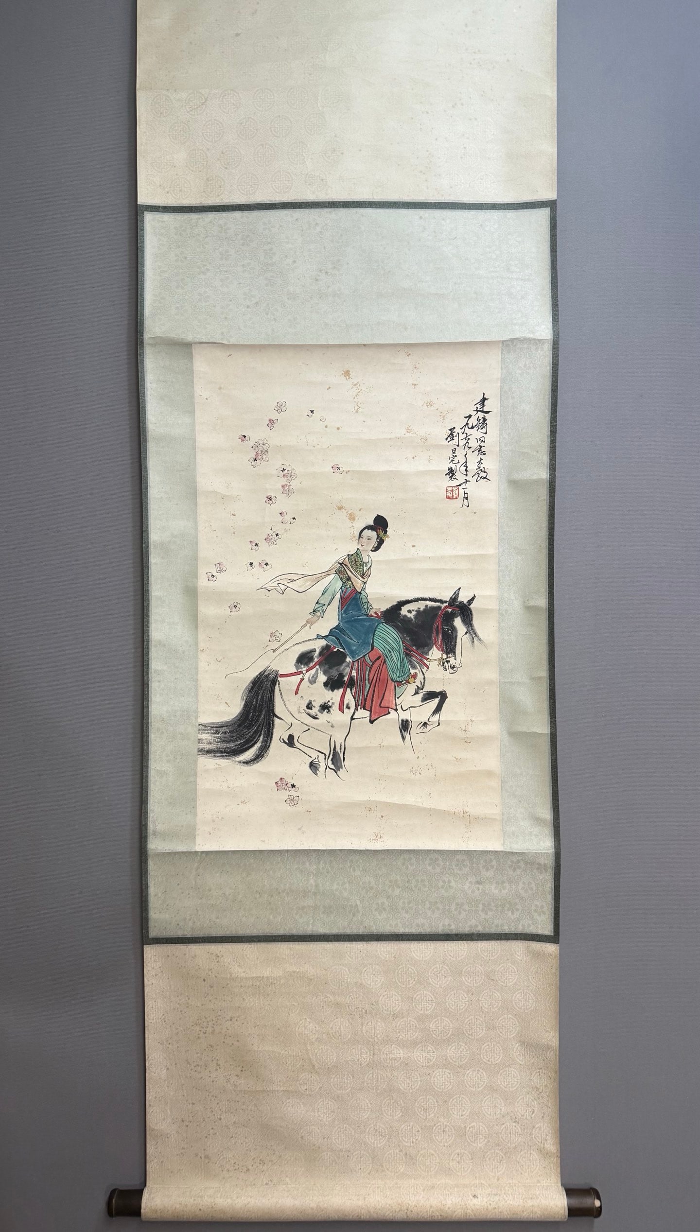 A figure painting of Liu Dan's house: Liu Dan's figure painting Size:67x40cm (The Dimensions Of All Batches Are Manually Measured.If You Need More Detailed Information, Please Contact Our Customer Service Before