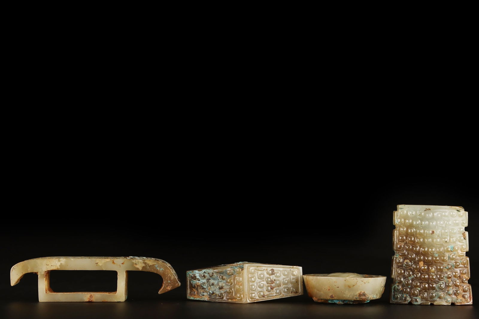 A set of exquisite jade: Exquisite jade Size:W:9cm L:20cm (The Dimensions Of All Batches Are Manually Measured.If You Need More Detailed Information, Please Contact Our Customer Service Before Bidding.)