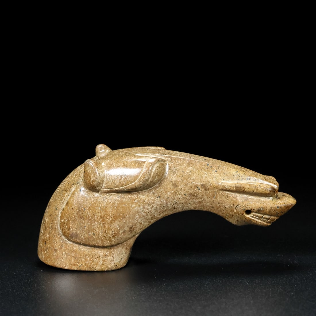 A piece of exquisite Hetian jade horse head: Exquisite Hetian jade horse head Size:L:10cm W:3cm H:4cm W:150g (The Dimensions Of All Batches Are Manually Measured.If You Need More Detailed Information, Please Contact Our