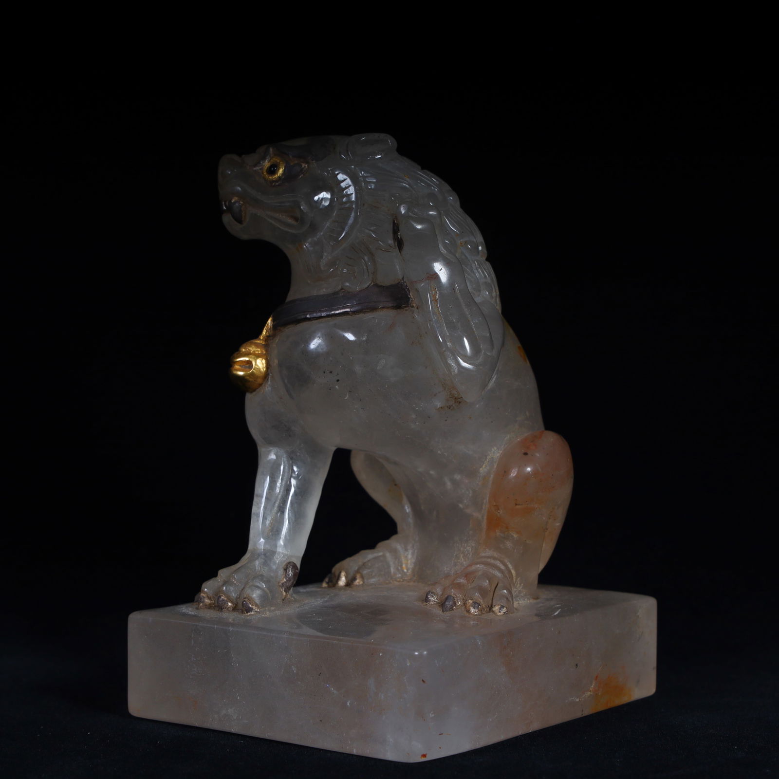 A crystal lion ornament from the Qing Dynasty: Crystal lion ornaments of the Qing Dynasty SIZE: H:16.5cm L: 12cm W:10cm W:1993.8g (The Dimensions Of All Batches Are Manually Measured.If You Need More Detailed Information, Please Contact Our Custom