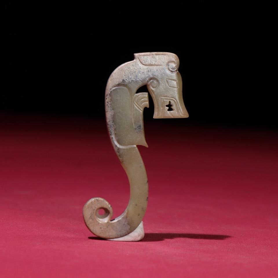 A beautiful slope knife worker dragon pendant: Exquisite slope knife work dragon pendant Size:76×35×5mm W:20g (The Dimensions Of All Batches Are Manually Measured.If You Need More Detailed Information, Please Contact Our