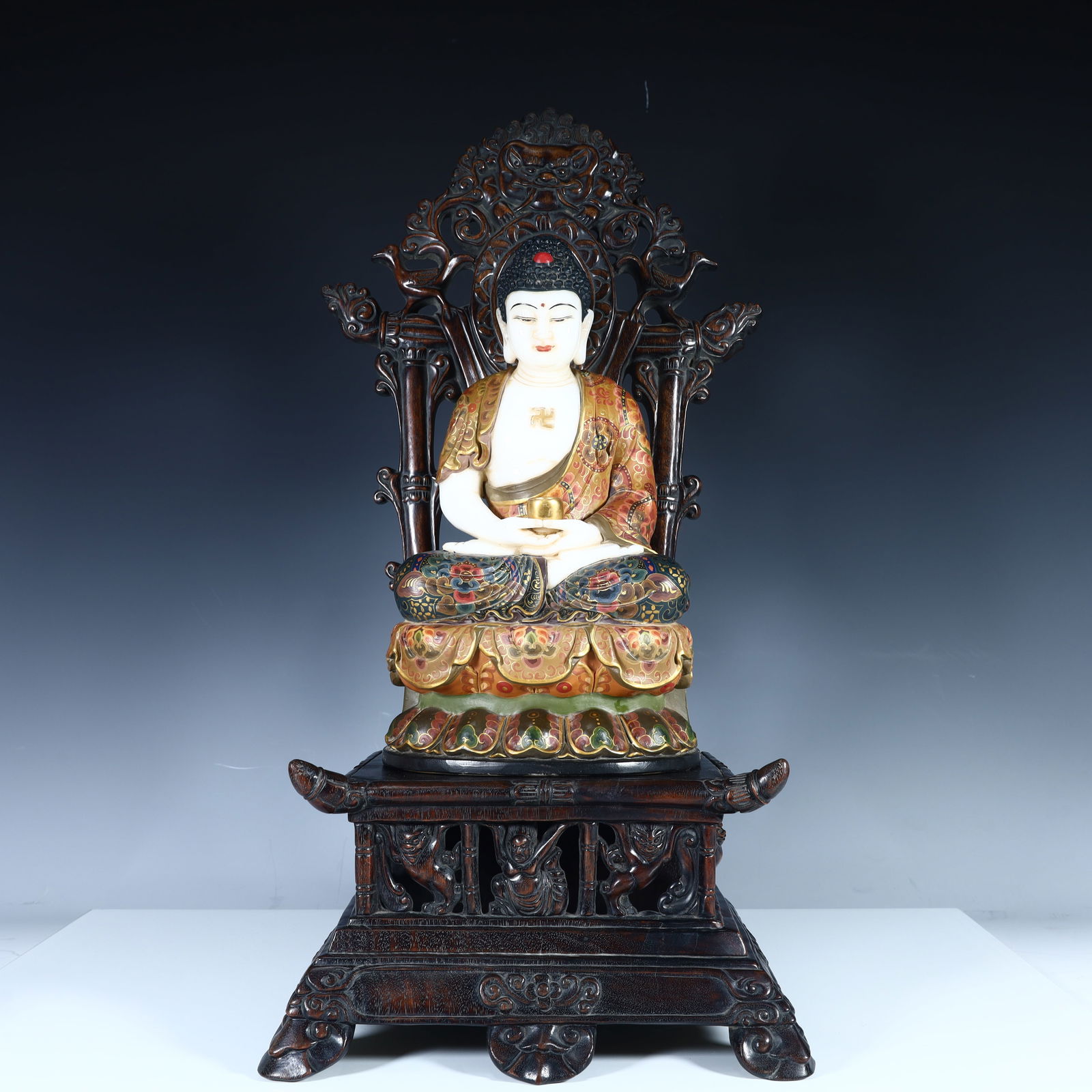 A fine rosewood seat Shoushan stone Buddha of the Qing Dynasty (1 of 12)
