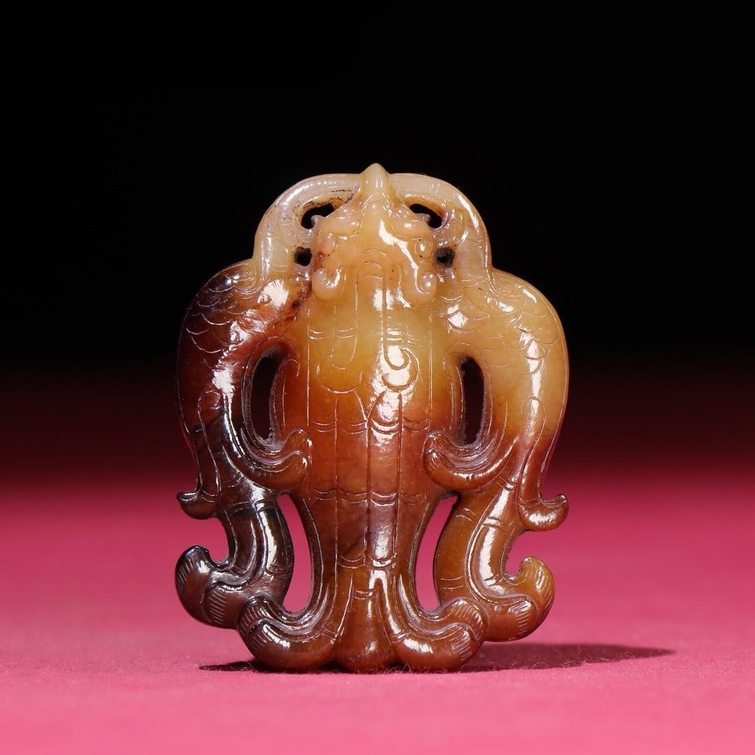 A beautiful white jade phoenix bird pendant: Exquisite Manqin white jade phoenix bird pendant Size:53x40x13mm W:36g (The Dimensions Of All Batches Are Manually Measured.If You Need More Detailed Information, Please Contact Our Customer Service B