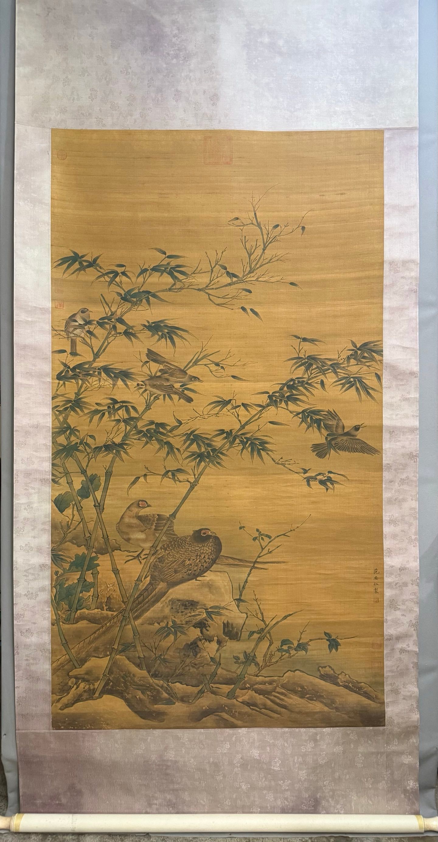 A silk copy of Fan Anren's flower and bird pictures: Fan Anren's flower and bird picture silk book Size:91x164cm (The Dimensions Of All Batches Are Manually Measured.If You Need More Detailed Information, Please Contact Our Customer