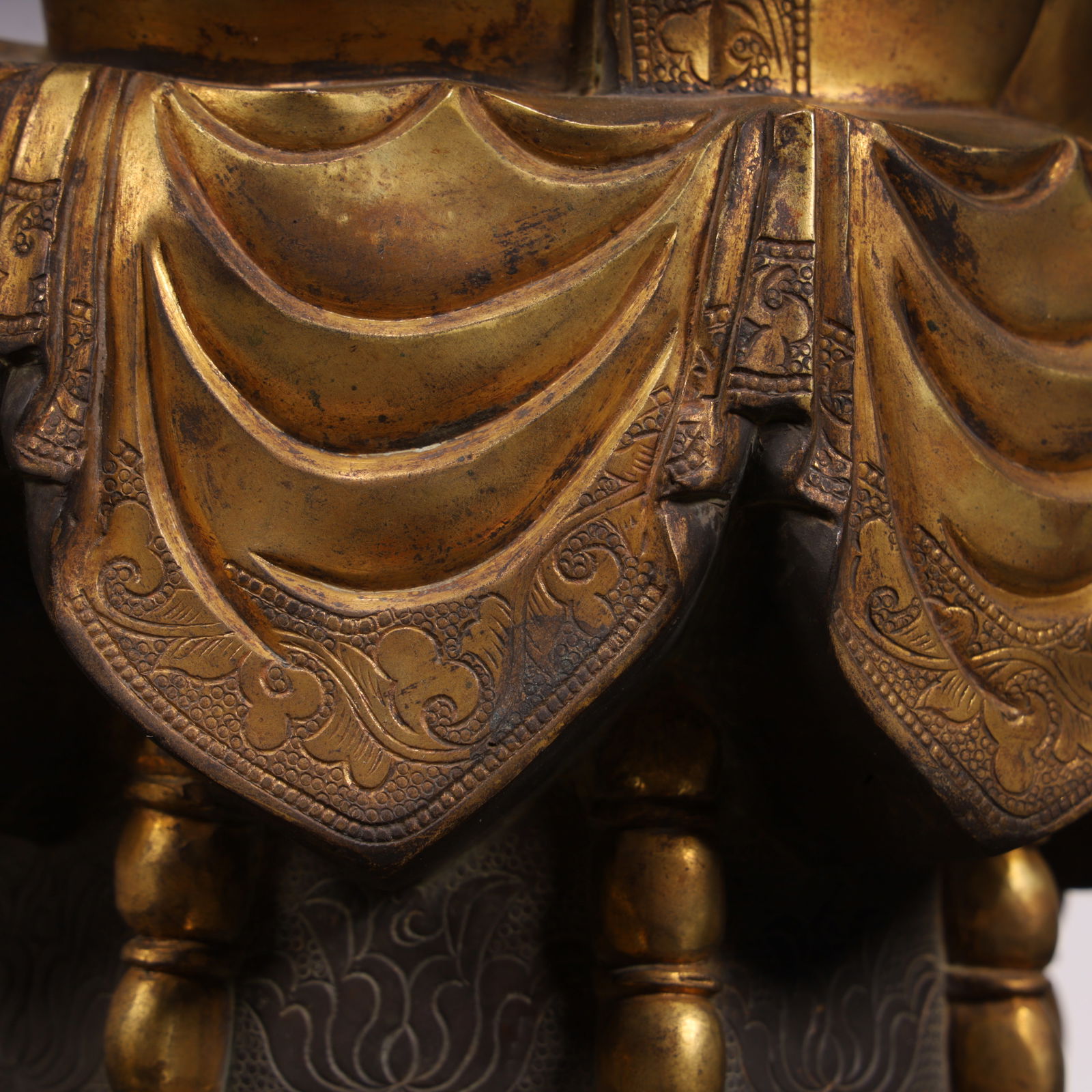 A beautiful bronze gilt Buddha - 14