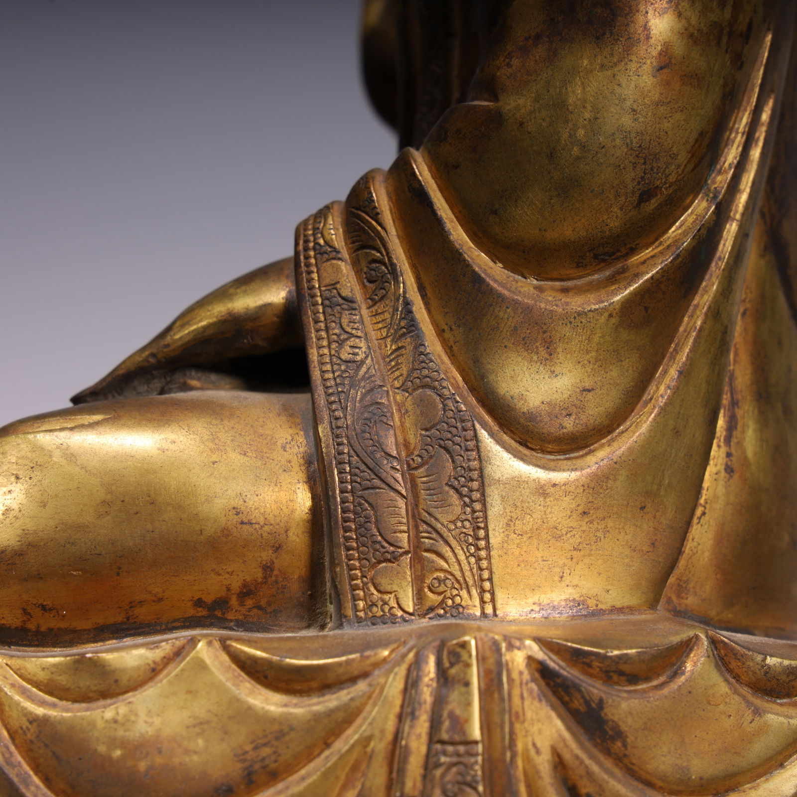 A beautiful bronze gilt Buddha - 15