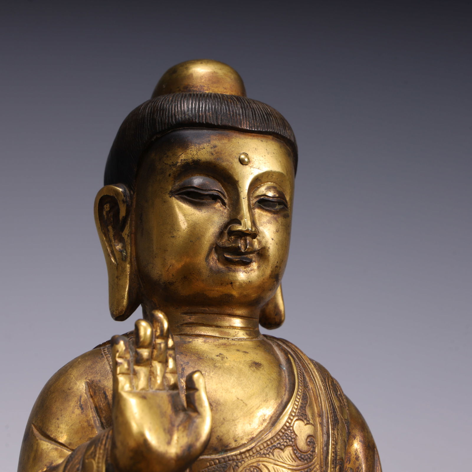 A beautiful bronze gilt Buddha - 2